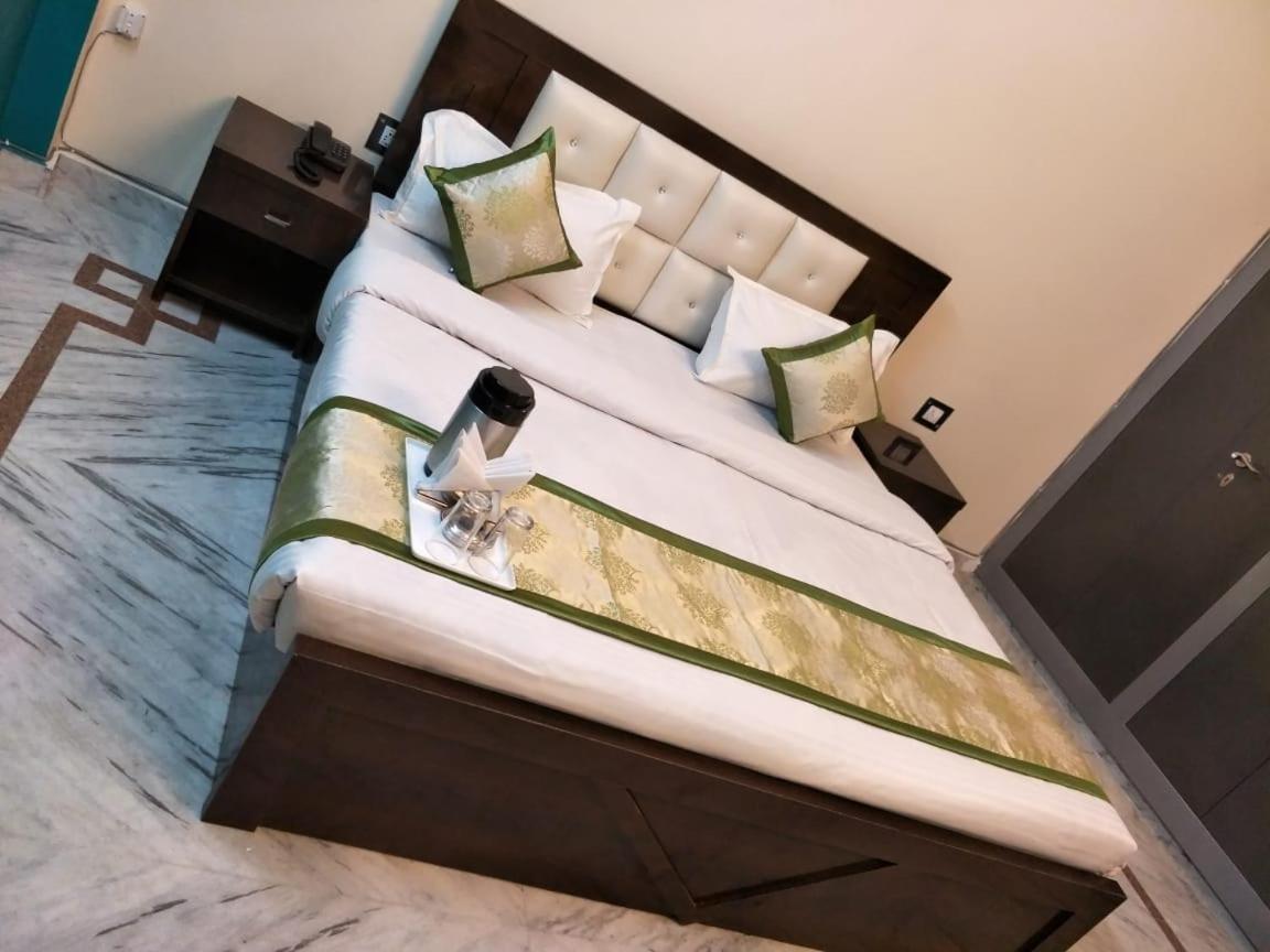 Surabhi Garden Inn Lucknow Exterior foto